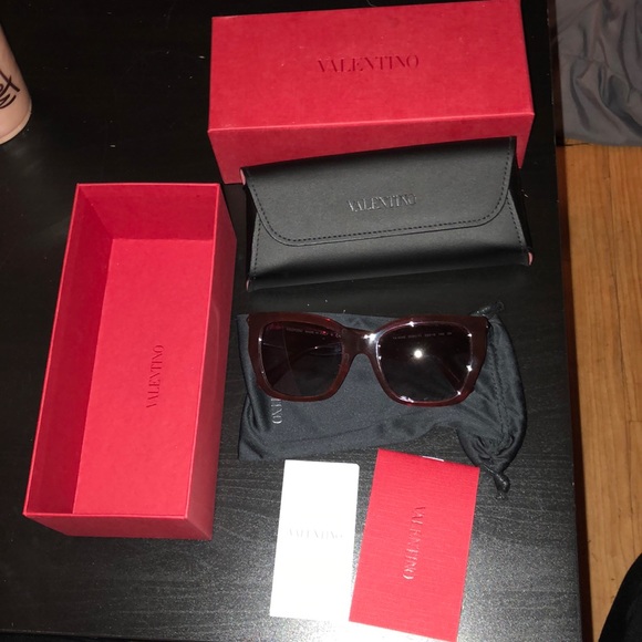 Never worn - Valentino Sunglasses VA4048 - Picture 2 of 4